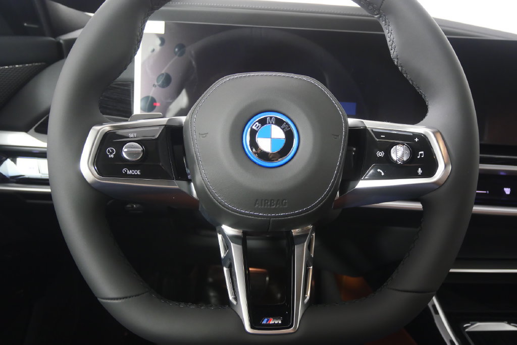 Certified 2026 BMW i7 xDrive60 w/ Executive Package AWD/4WD image 20