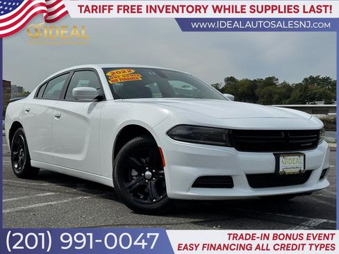 Used 2022 Dodge Charger SXT image 1