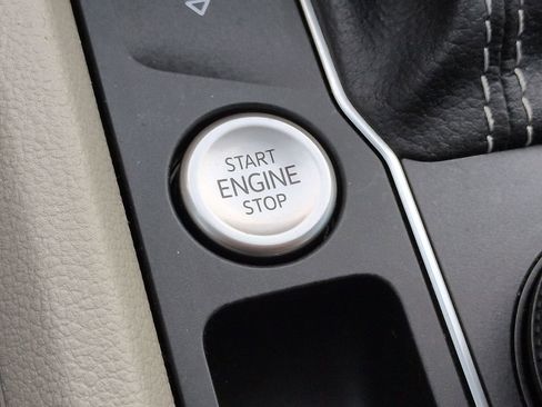 Used 2021 Volkswagen Atlas SEL Premium image 28