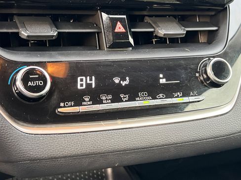 Used 2020 Toyota Corolla LE image 21