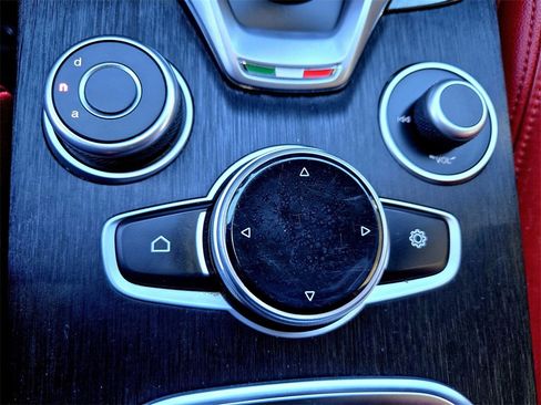 Used 2022 Alfa Romeo Stelvio Sprint image 23