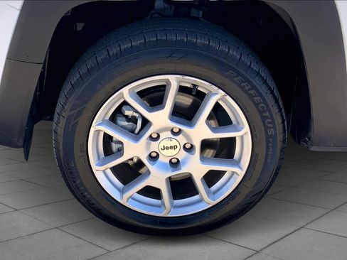 Used 2023 Jeep Renegade Latitude image 11