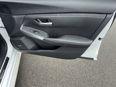 Used 2024 Nissan Sentra SR w/ SR Premium Package image 38