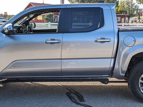 Used 2024 Toyota Tacoma Limited w/ Limited Package (LT) AWD/4WD image 5