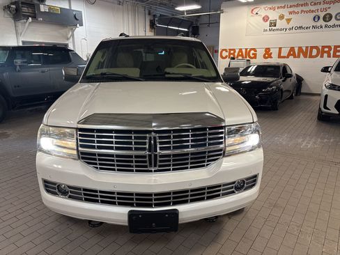 Used 2010 Lincoln Navigator L Base image 3