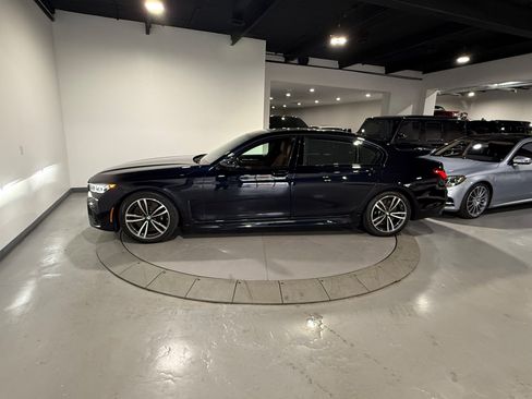 Used 2022 BMW 740i xDrive w/ M Sport Package image 10
