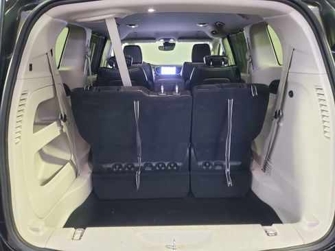 Used 2023 Chrysler Pacifica Touring-L FWD image 27