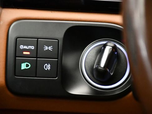 Used 2023 Porsche Cayenne Platinum Edition image 26