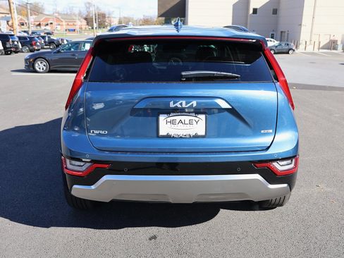 Used 2024 Kia Niro SX Touring image 6