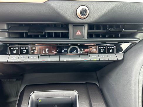 Used 2026 Toyota Crown Limited w/ Advanced Technology Package image 28