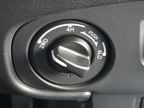 Used 2023 Nissan Frontier SV w/ SV Convenience Package image 26