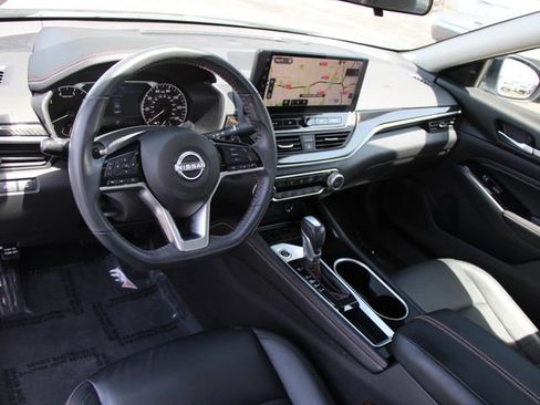 Certified 2023 Nissan Altima 2.5 SR w/ SR Premium Package FWD image 4