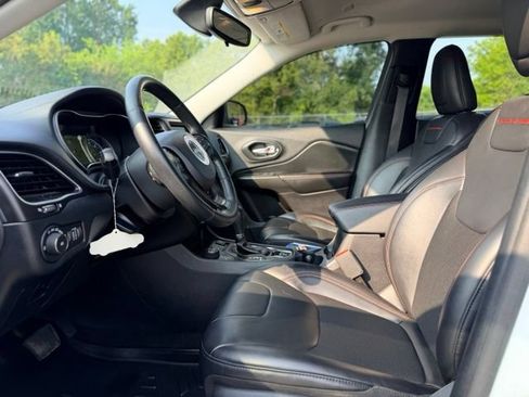 Used 2020 Jeep Cherokee Trailhawk w/ Cold Weather Group AWD/4WD image 7