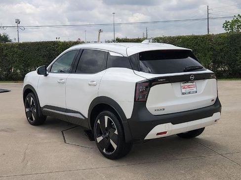 Certified 2025 Nissan Kicks SR FWD image 7