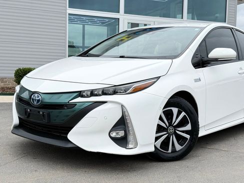 Used 2017 Toyota Prius Prime Advanced FWD image 4