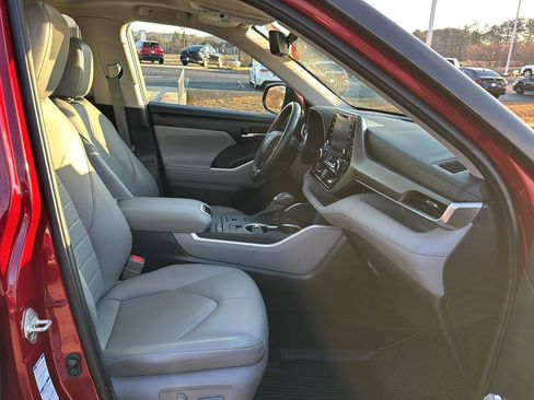 Certified 2020 Toyota Highlander XLE image 10