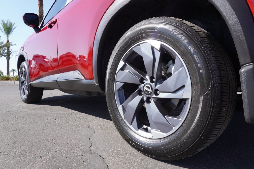 Certified 2026 Nissan Rogue SV FWD image 6