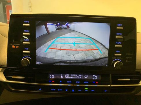 Used 2021 Toyota Sienna XLE image 33