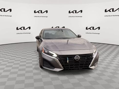 Used 2025 Nissan Altima 2.5 SV AWD/4WD image 3