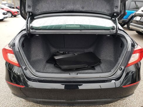 Used 2018 Honda Accord Sport image 15