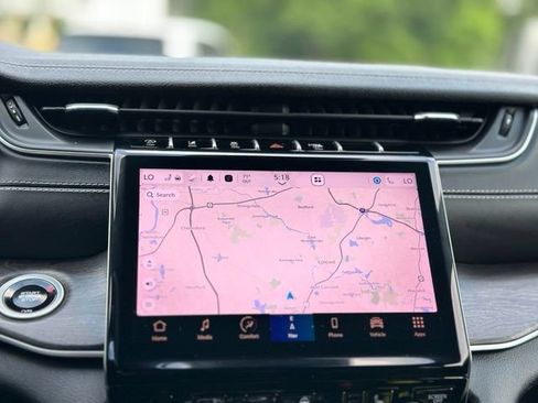 Used 2025 Jeep Grand Cherokee Limited AWD/4WD image 15