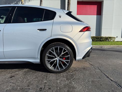 Used 2024 Maserati Grecale Trofeo image 12