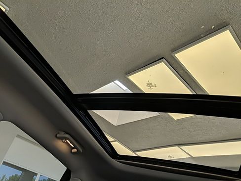 Certified 2022 Lincoln Nautilus Reserve image 28