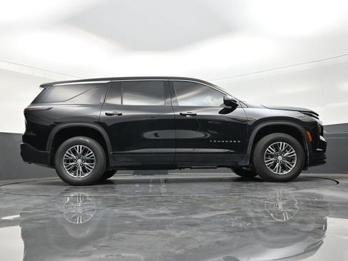 Used 2025 Chevrolet Traverse LT FWD image 24