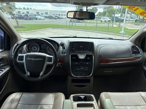 Used 2013 Chrysler Town & Country Touring FWD image 16