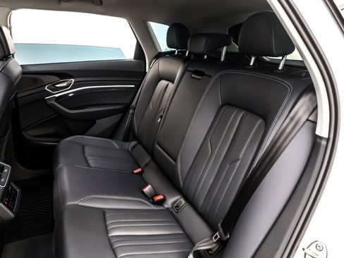 Used 2024 Audi Q8 e-tron Premium Plus w/ Premium Plus Package image 8