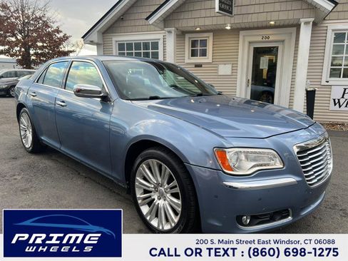 Used 2011 Chrysler 300 Limited image 1