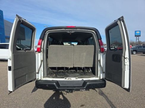 Used 2017 Chevrolet Express 3500 LS w/ Cold Climate Package image 27