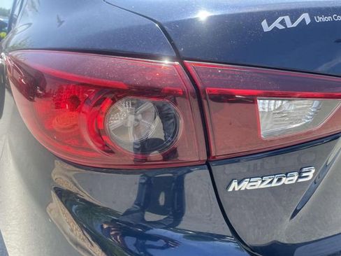 Used 2018 MAZDA MAZDA3 Sport FWD image 10