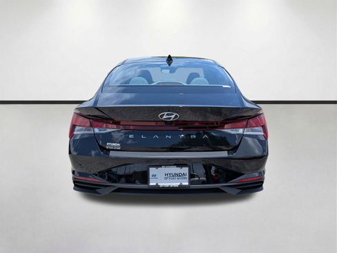 Used 2023 Hyundai Elantra SEL FWD image 5