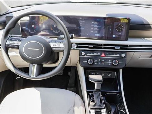 Used 2025 Hyundai Tucson SE AWD/4WD image 24