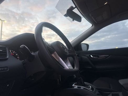 Used 2018 Nissan Rogue S image 37