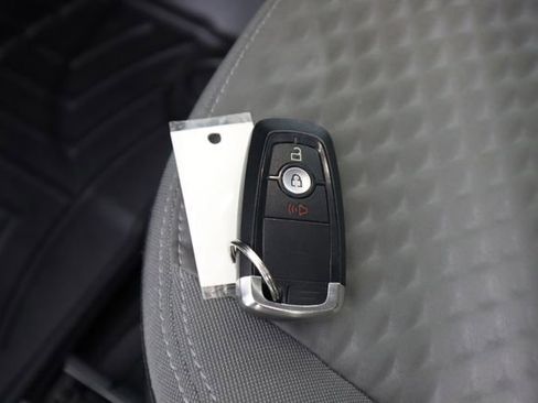 Used 2020 Ford Escape SE image 32