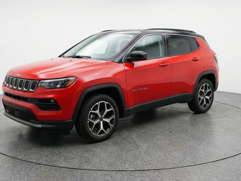 Used 2025 Jeep Compass Limited AWD/4WD image 3