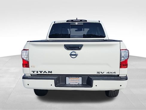 Used 2022 Nissan Titan SV image 17