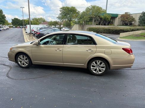 Used 2009 Toyota Avalon XLS image 10