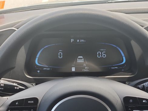 Certified 2025 Hyundai Elantra SE FWD image 14
