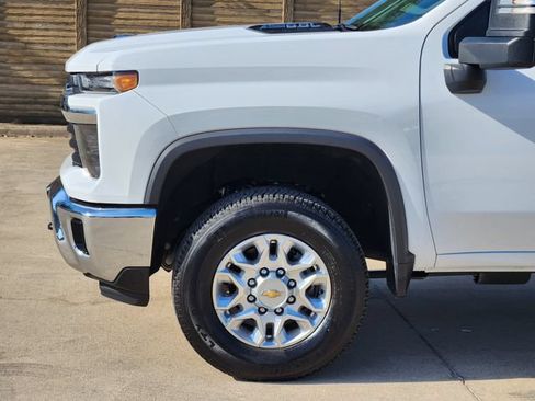 Used 2024 Chevrolet Silverado 2500 LT w/ Convenience Package RWD image 15