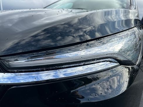 Used 2024 Buick Enclave Essence w/ Sport Touring Edition image 9