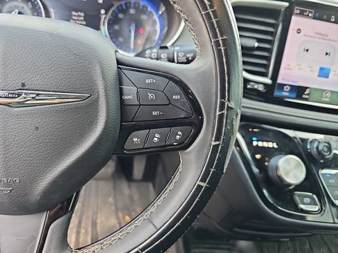 Used 2022 Chrysler Pacifica Touring-L w/ S Appearance Package FWD image 14