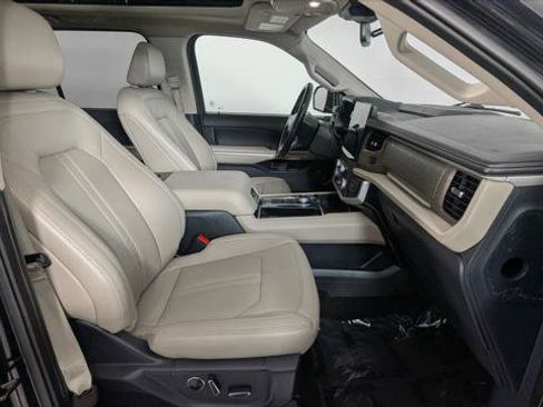 Used 2023 Ford Expedition Limited image 26