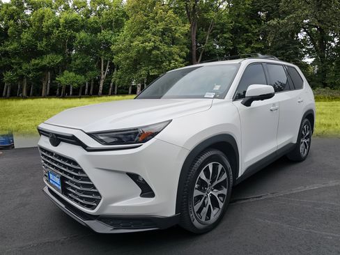 Used 2024 Toyota Grand Highlander AWD Hybrid image 3