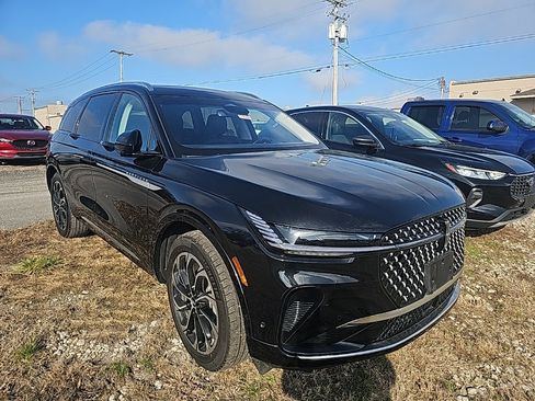 Used 2024 Lincoln Nautilus Reserve image 2