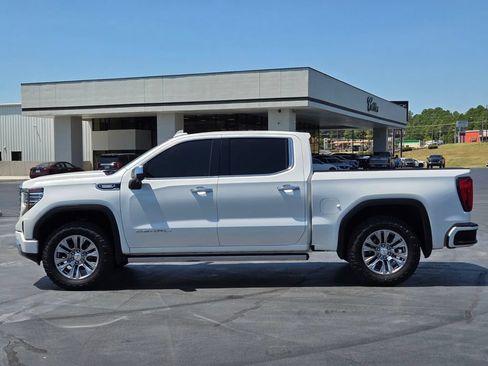 Used 2023 GMC Sierra 1500 Denali w/ Technology Package AWD/4WD image 2