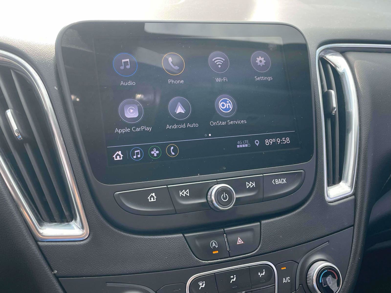 Used 2020 Chevrolet Malibu LT w/ Leather Package FWD image 18