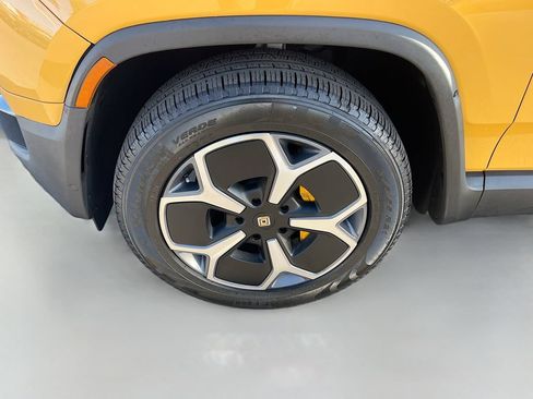 Used 2023 Rivian R1S Adventure AWD/4WD image 31
